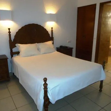 Torre Velha Al Πανσιόν Αλμπουφέιρα